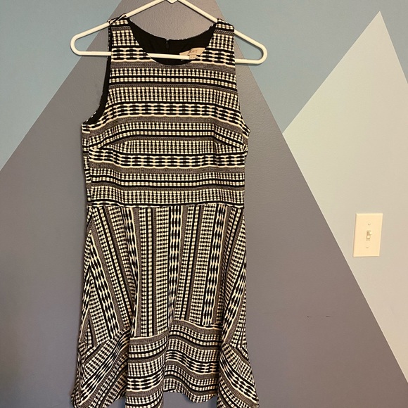 8P LOFT - PETITE GEO TEXTURED FLARE DRESS - Picture 3 of 6